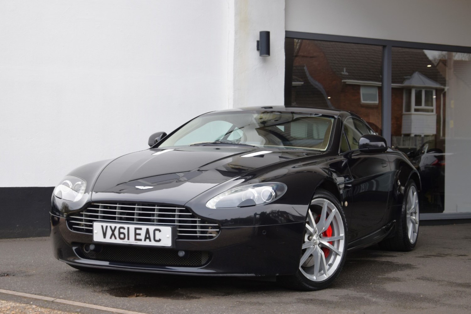 Aston Martin Vantage Listing Image