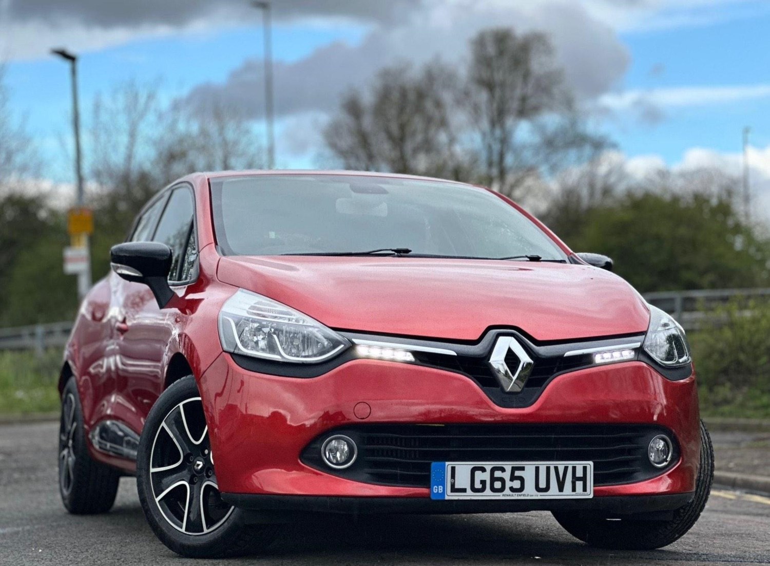 Renault Clio Listing Image