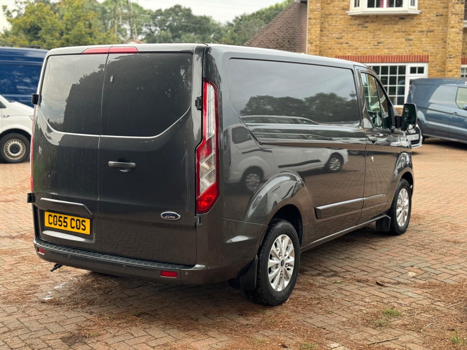 Ford Transit Custom Listing Image