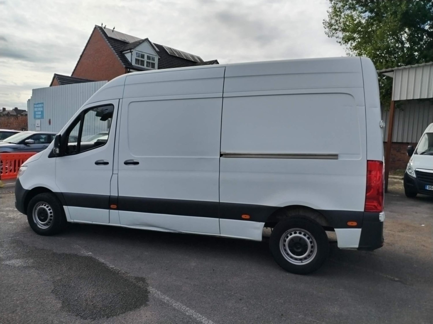 Mercedes-Benz Sprinter Listing Image