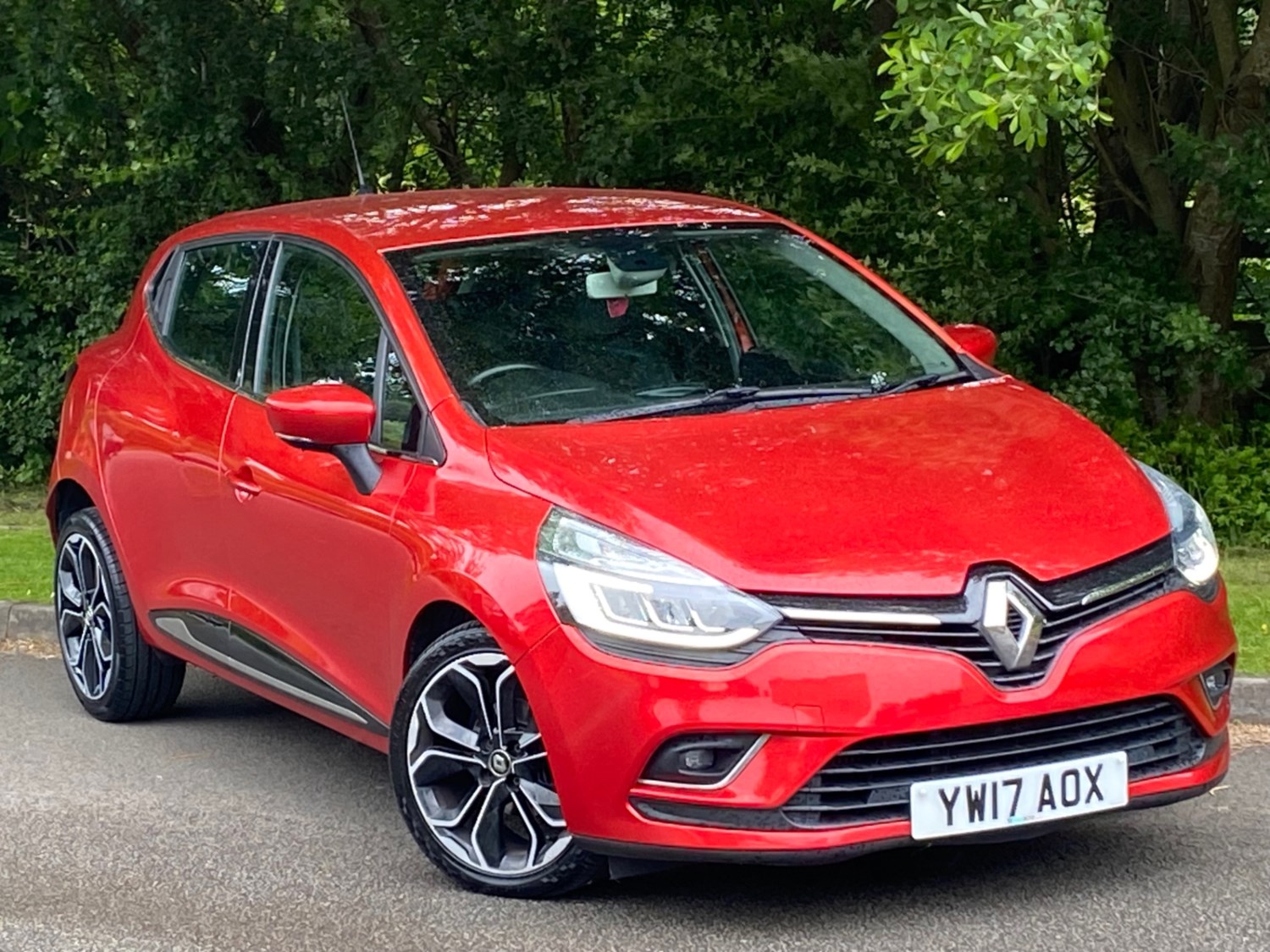 Renault Clio Listing Image