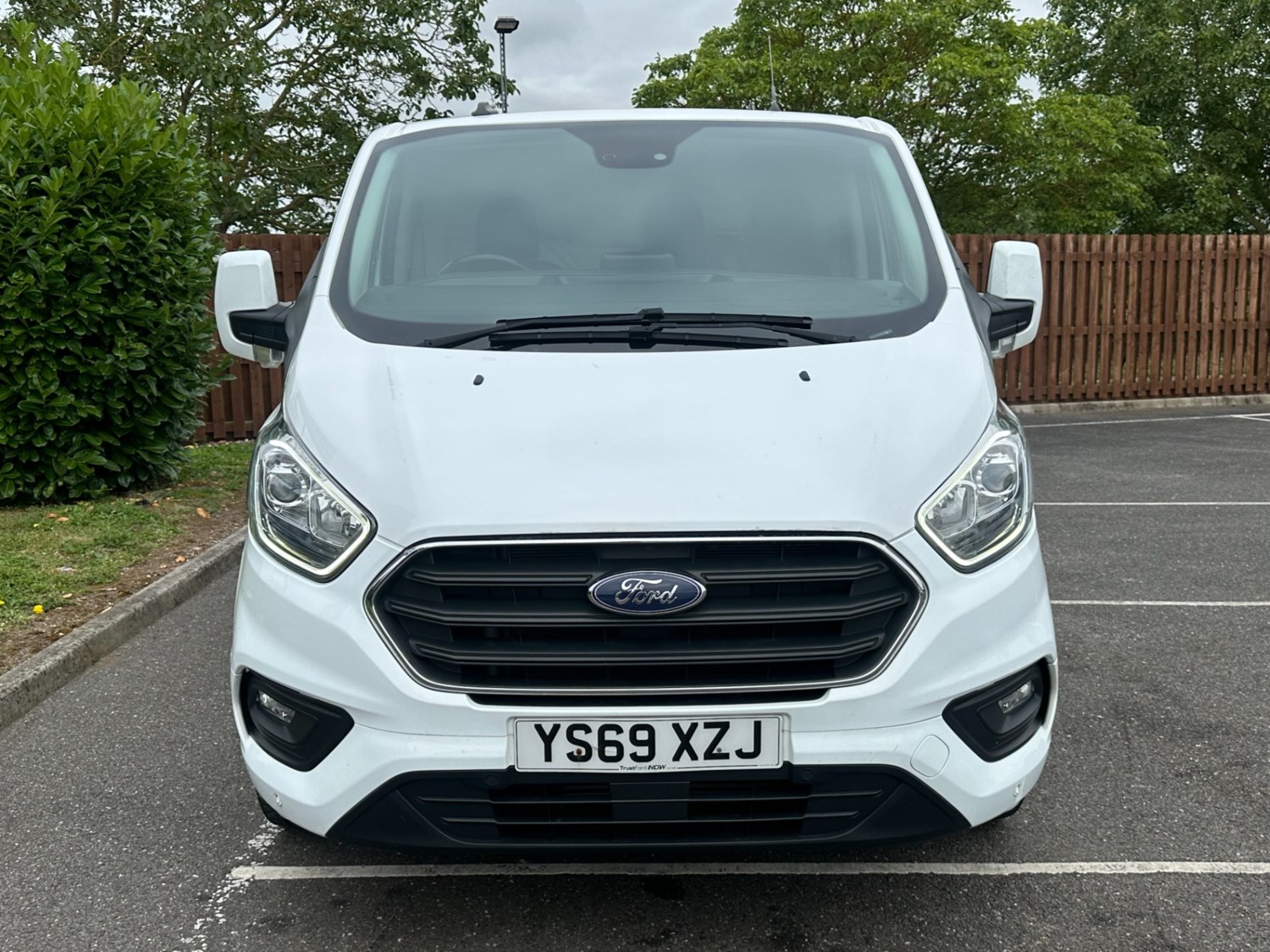 Ford Transit Custom Listing Image