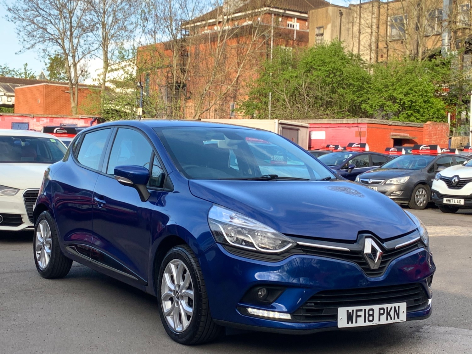 Renault Clio Listing Image