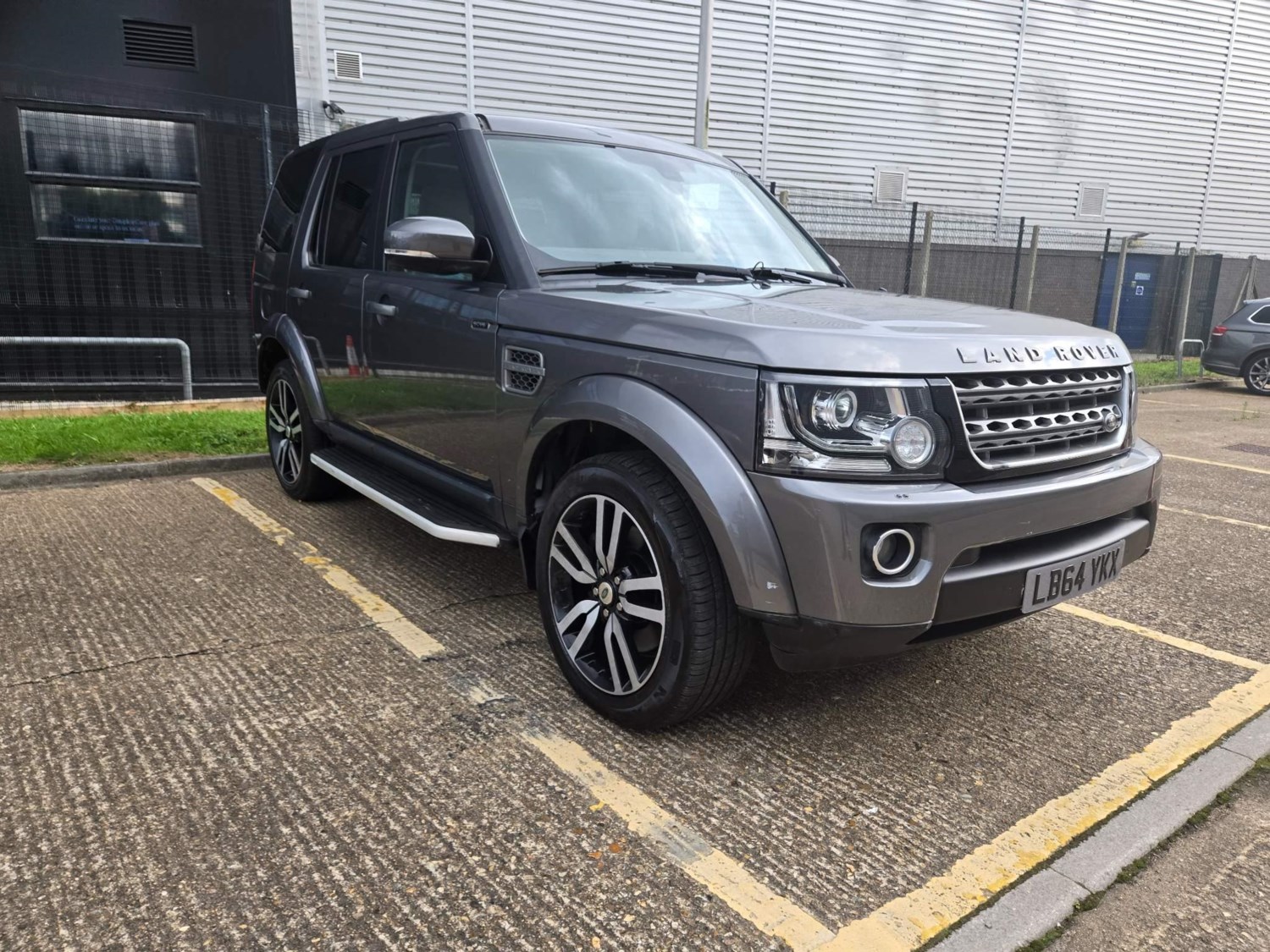 Land Rover Discovery 4 Listing Image