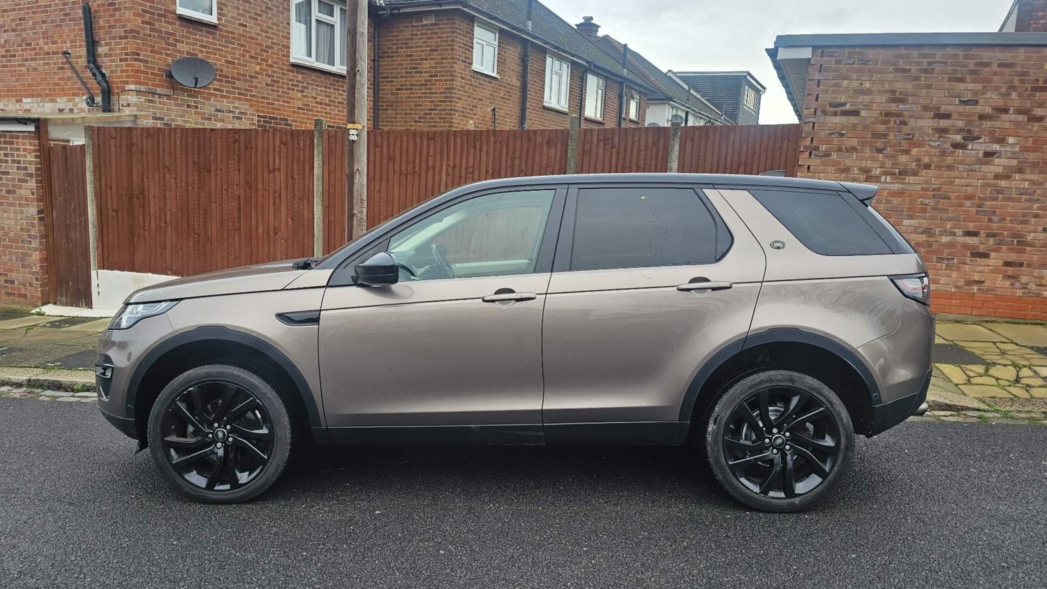 Land Rover Discovery Sport Listing Image