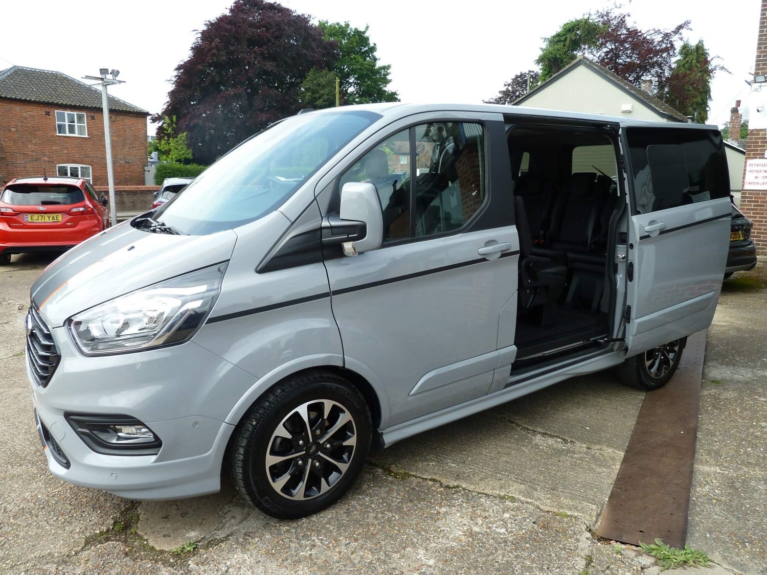 Ford Tourneo Custom Listing Image