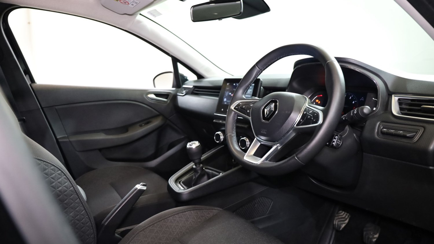 Renault Clio Listing Image