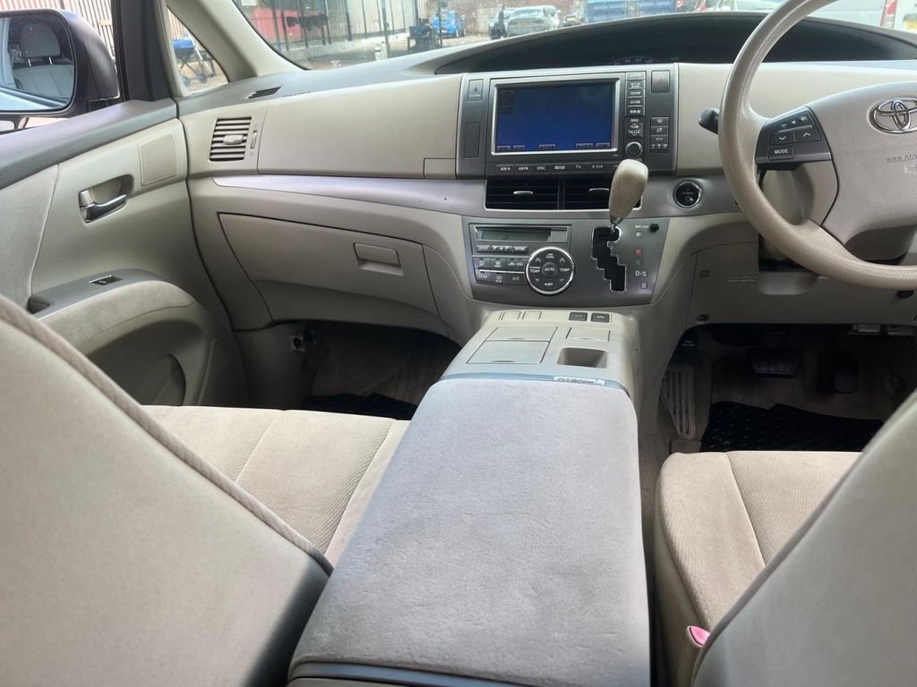 Toyota Estima Listing Image