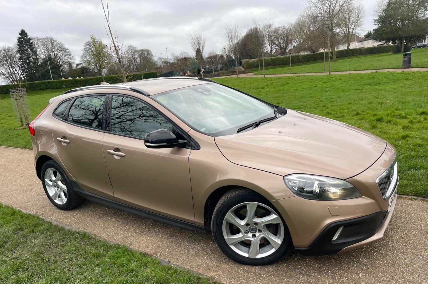 Volvo V40 Cross Country Listing Image