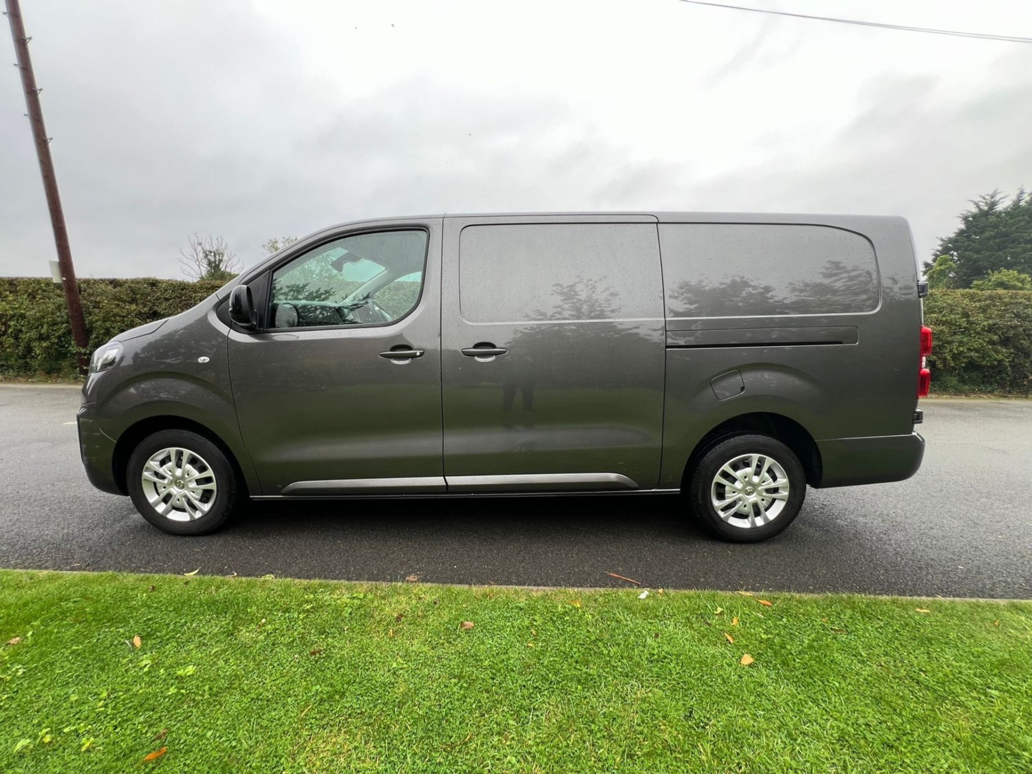 Vauxhall Vivaro Listing Image