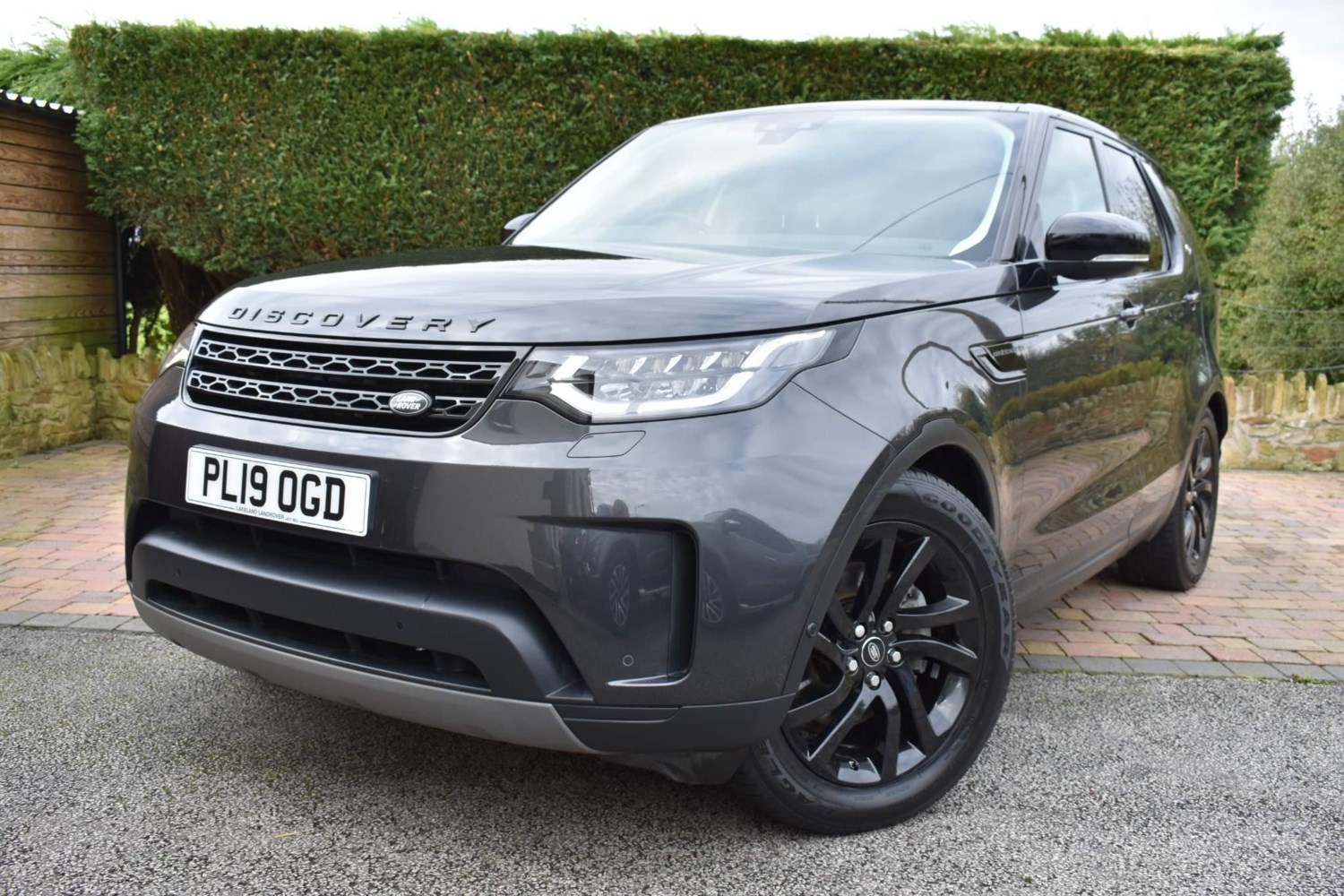 Land Rover Discovery Listing Image