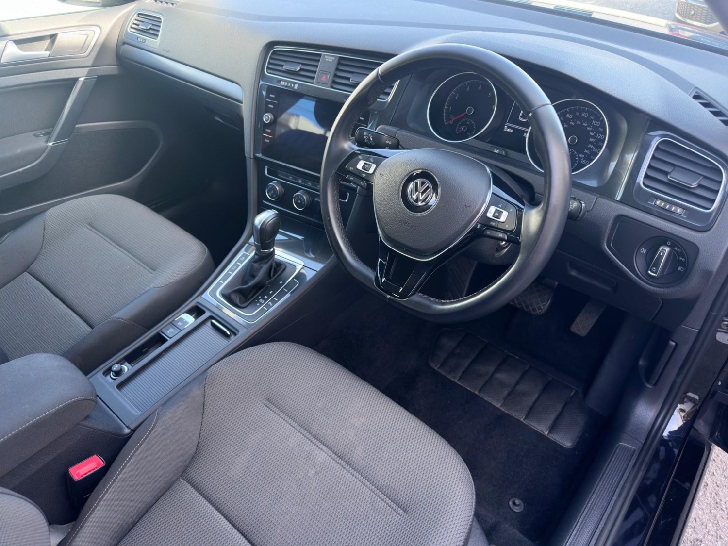 Volkswagen Golf Listing Image