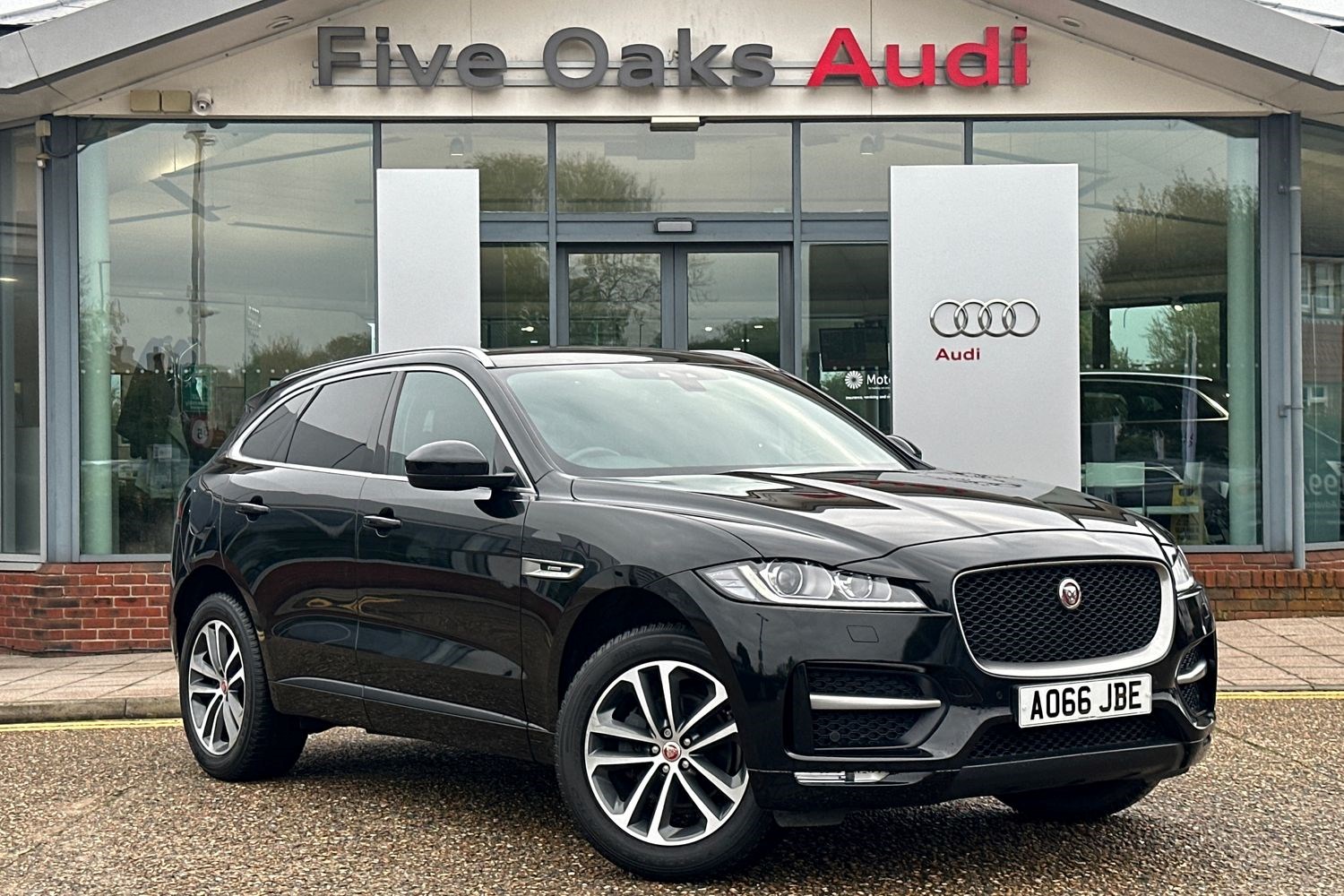 Jaguar F-PACE Listing Image