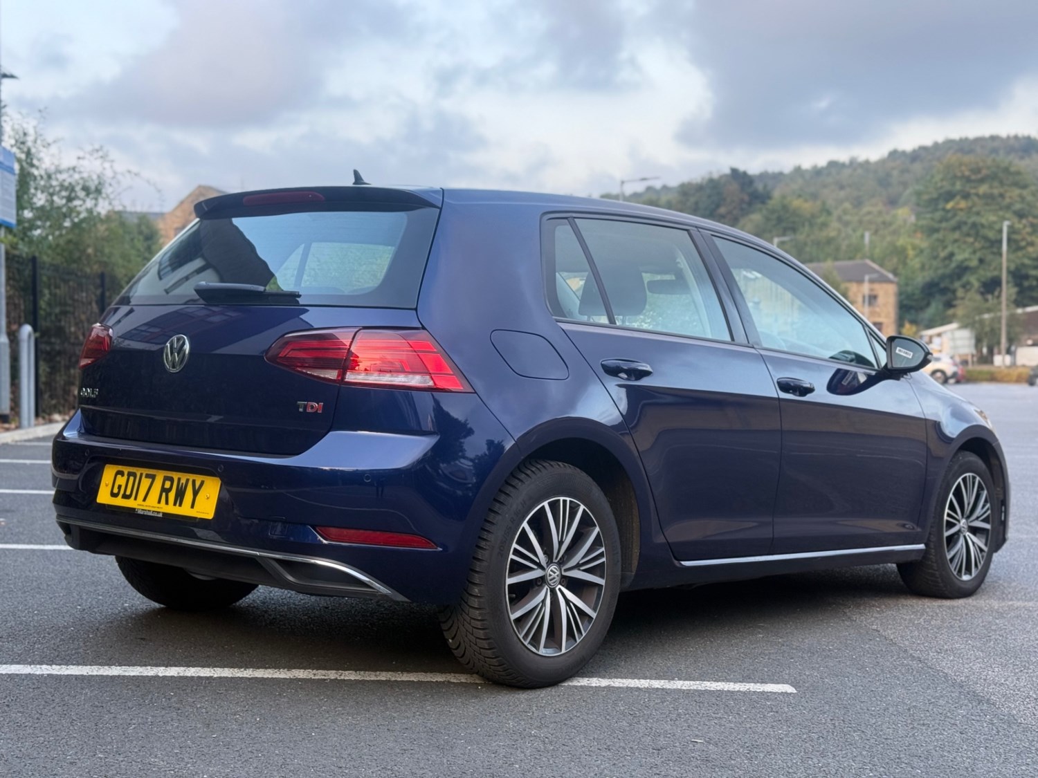 Volkswagen Golf Listing Image