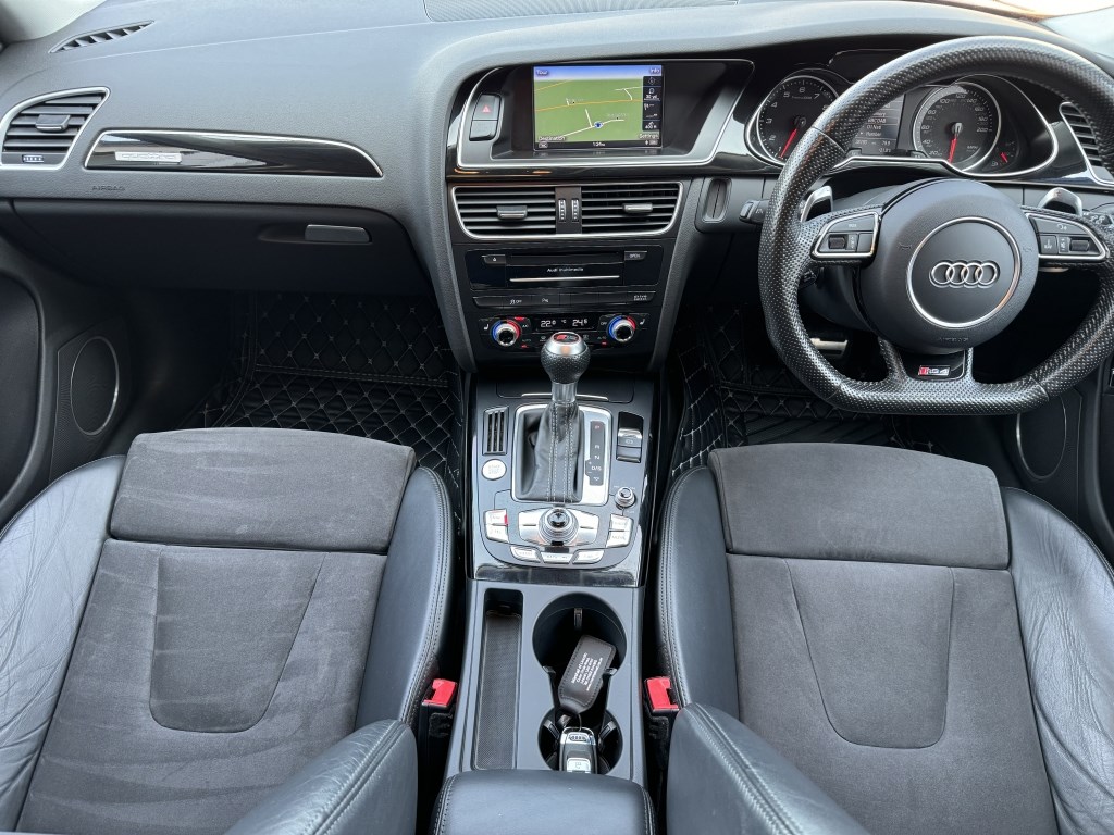 Audi RS4 Listing Image