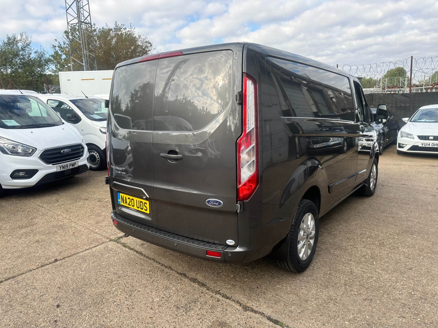 Ford Transit Custom Listing Image