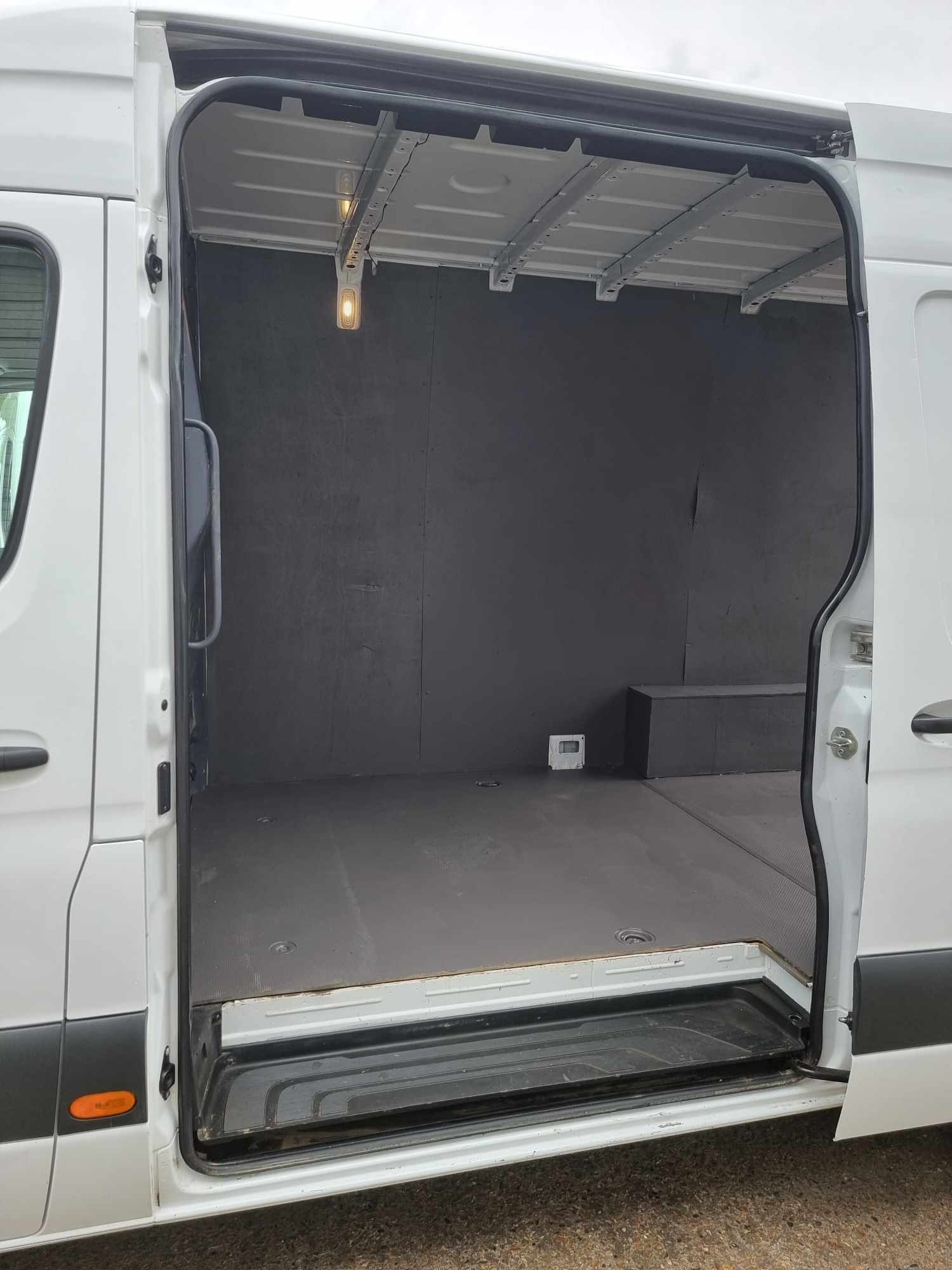 Mercedes-Benz Sprinter Listing Image