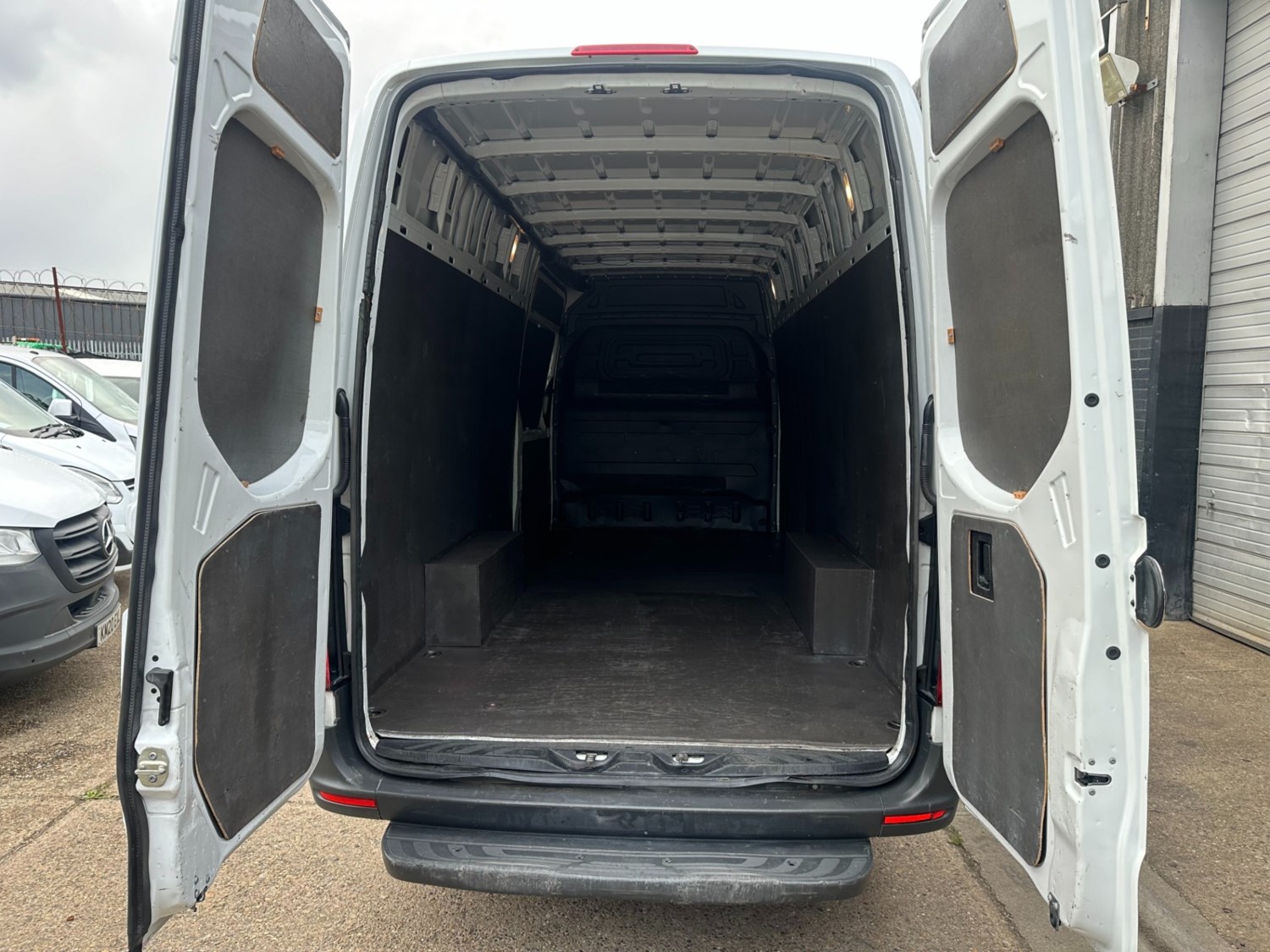 Mercedes-Benz Sprinter Listing Image