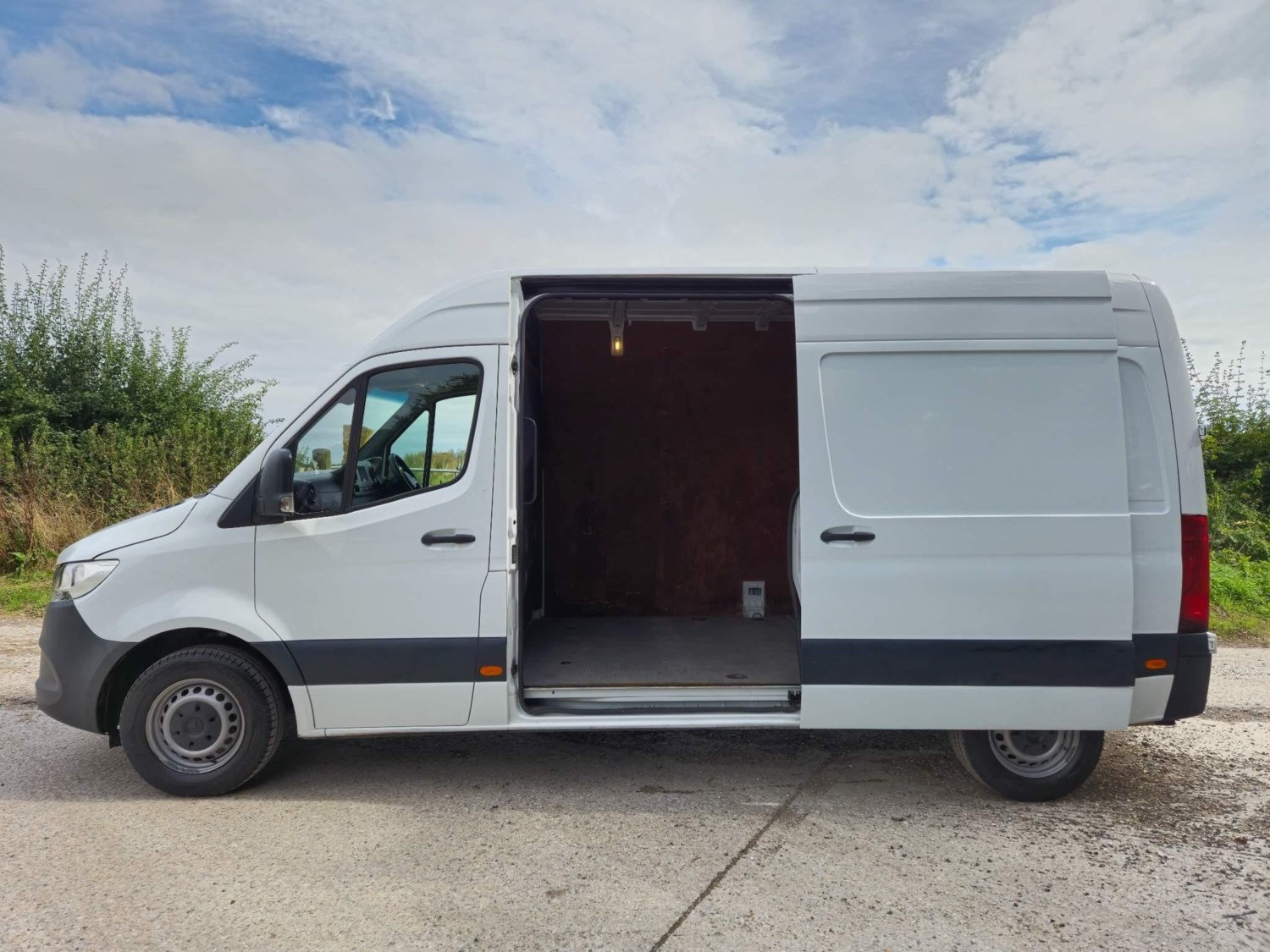 Mercedes-Benz Sprinter Listing Image