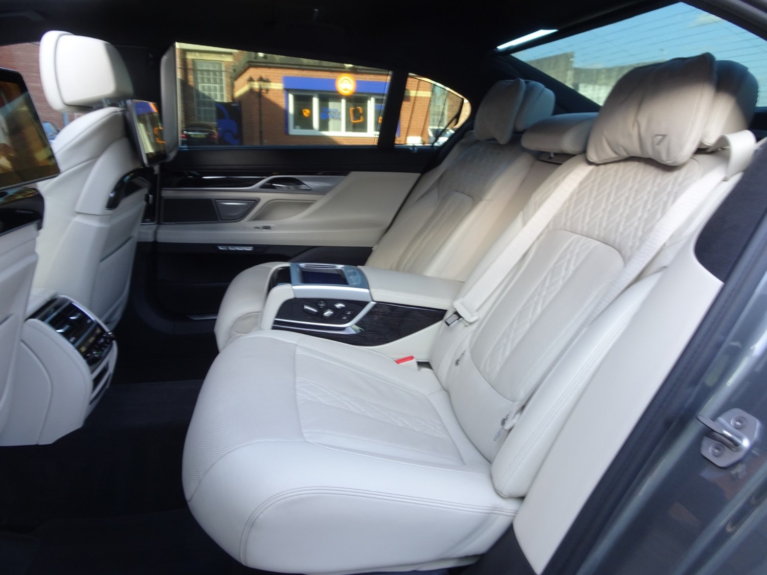 BMW 7 Series Listing Image