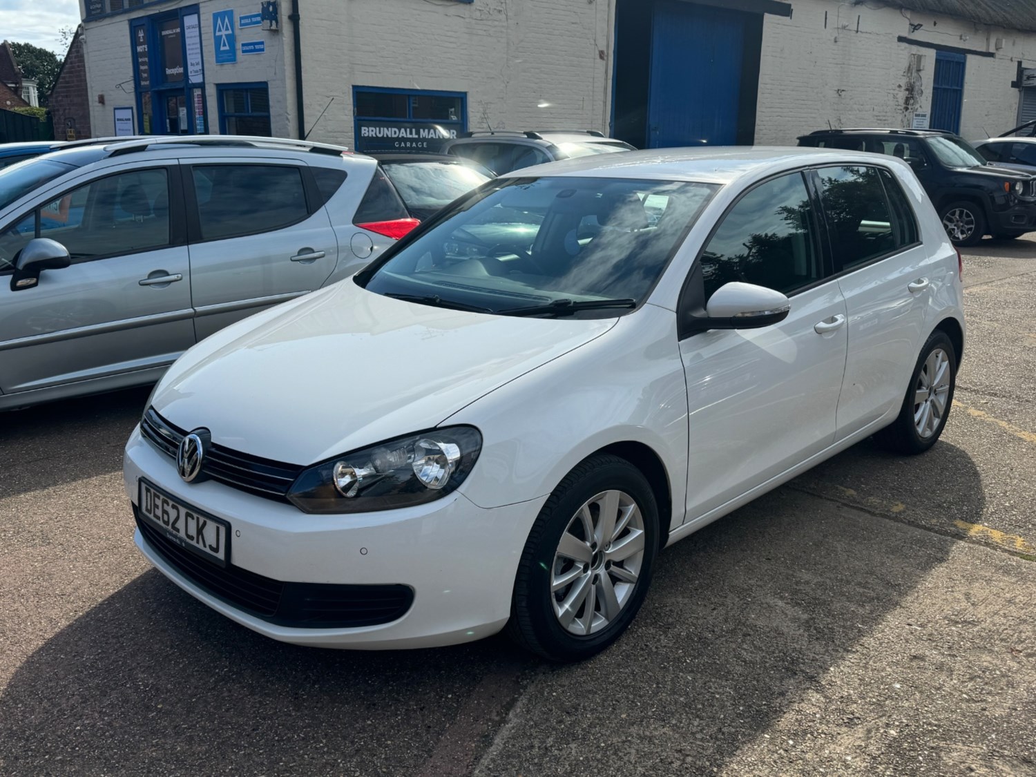 Volkswagen Golf Listing Image