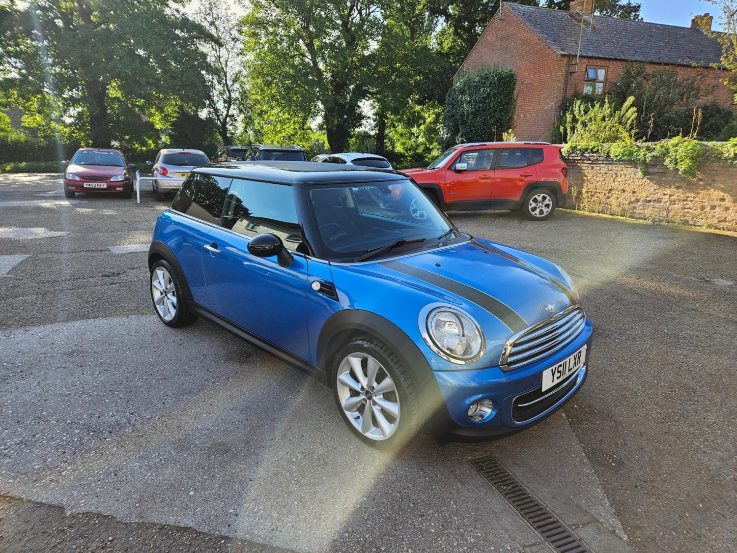 MINI Hatch Listing Image