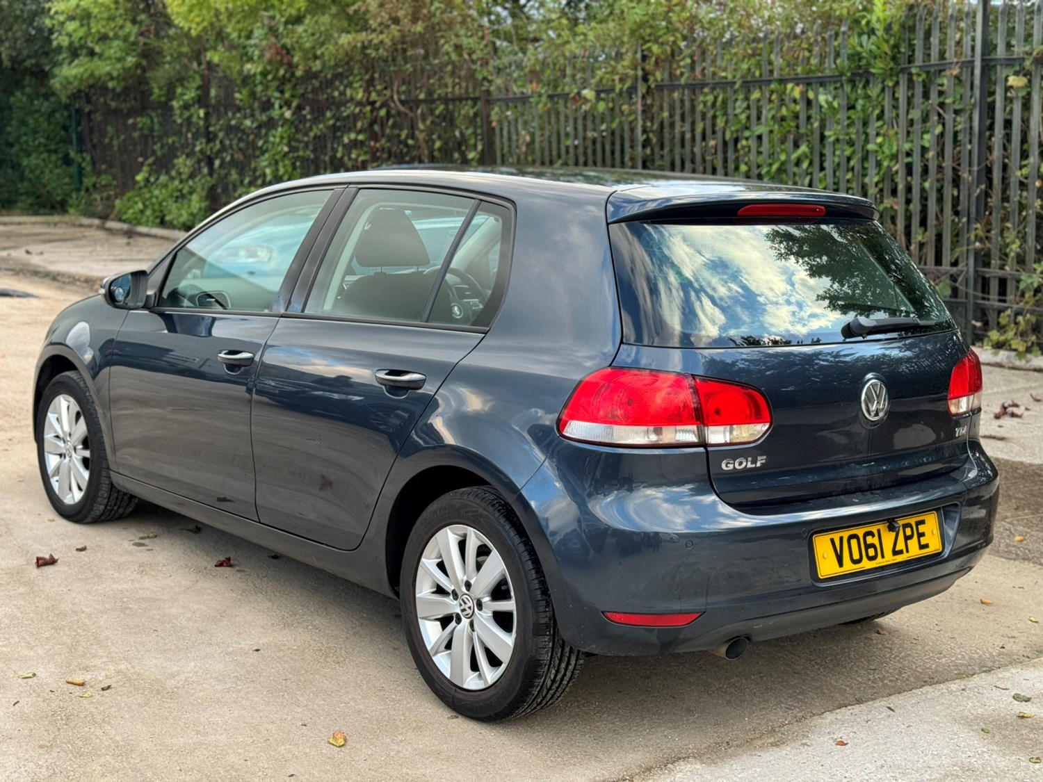 Volkswagen Golf Listing Image