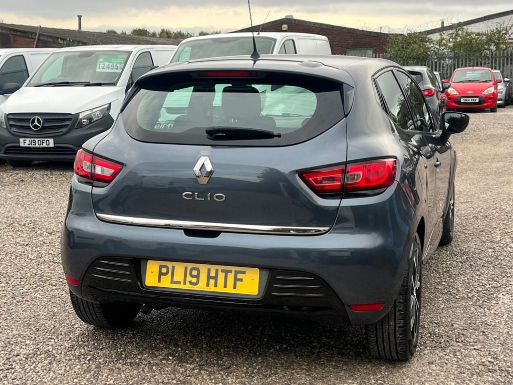 Renault Clio Listing Image