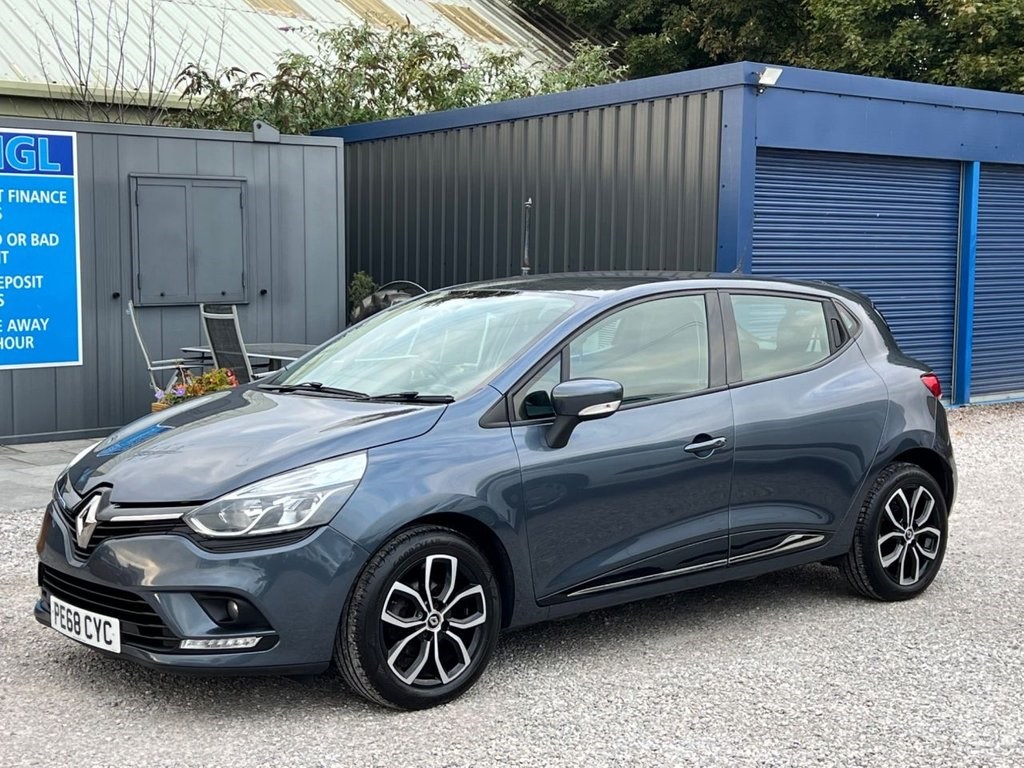 Renault Clio Listing Image