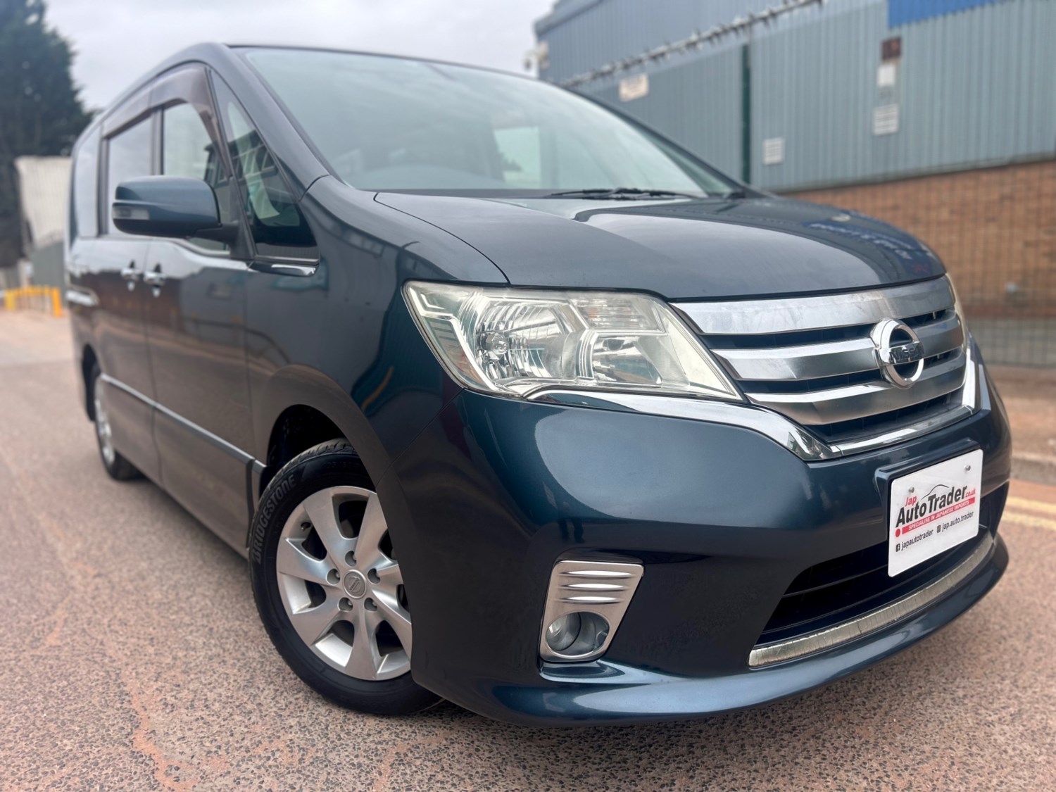 Nissan Serena Listing Image