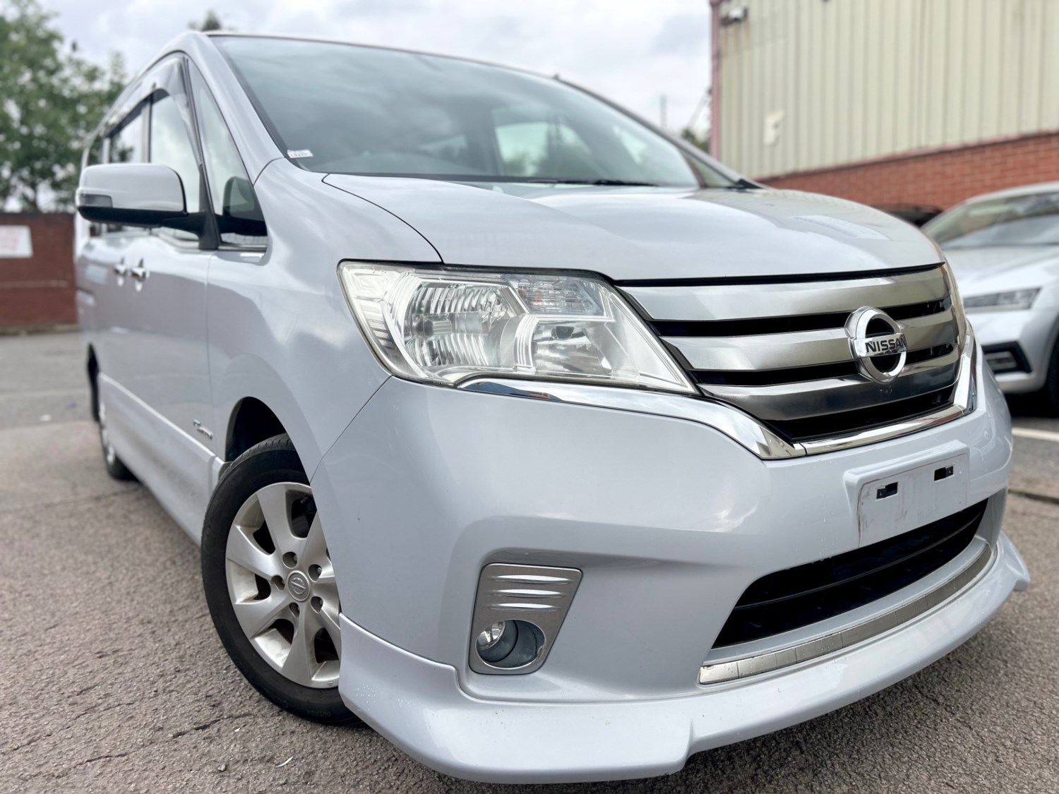 Nissan Serena Listing Image