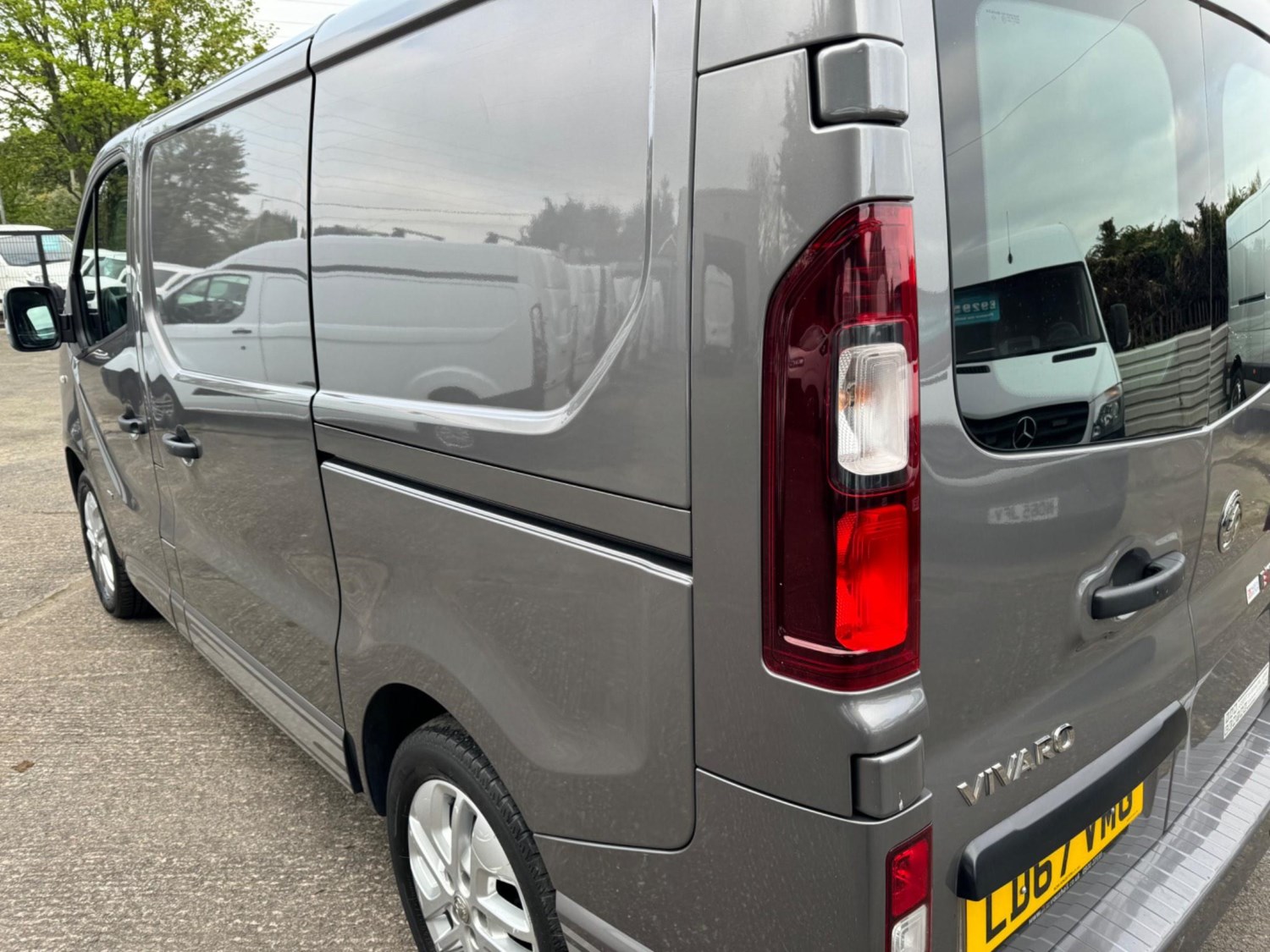 Vauxhall Vivaro Listing Image