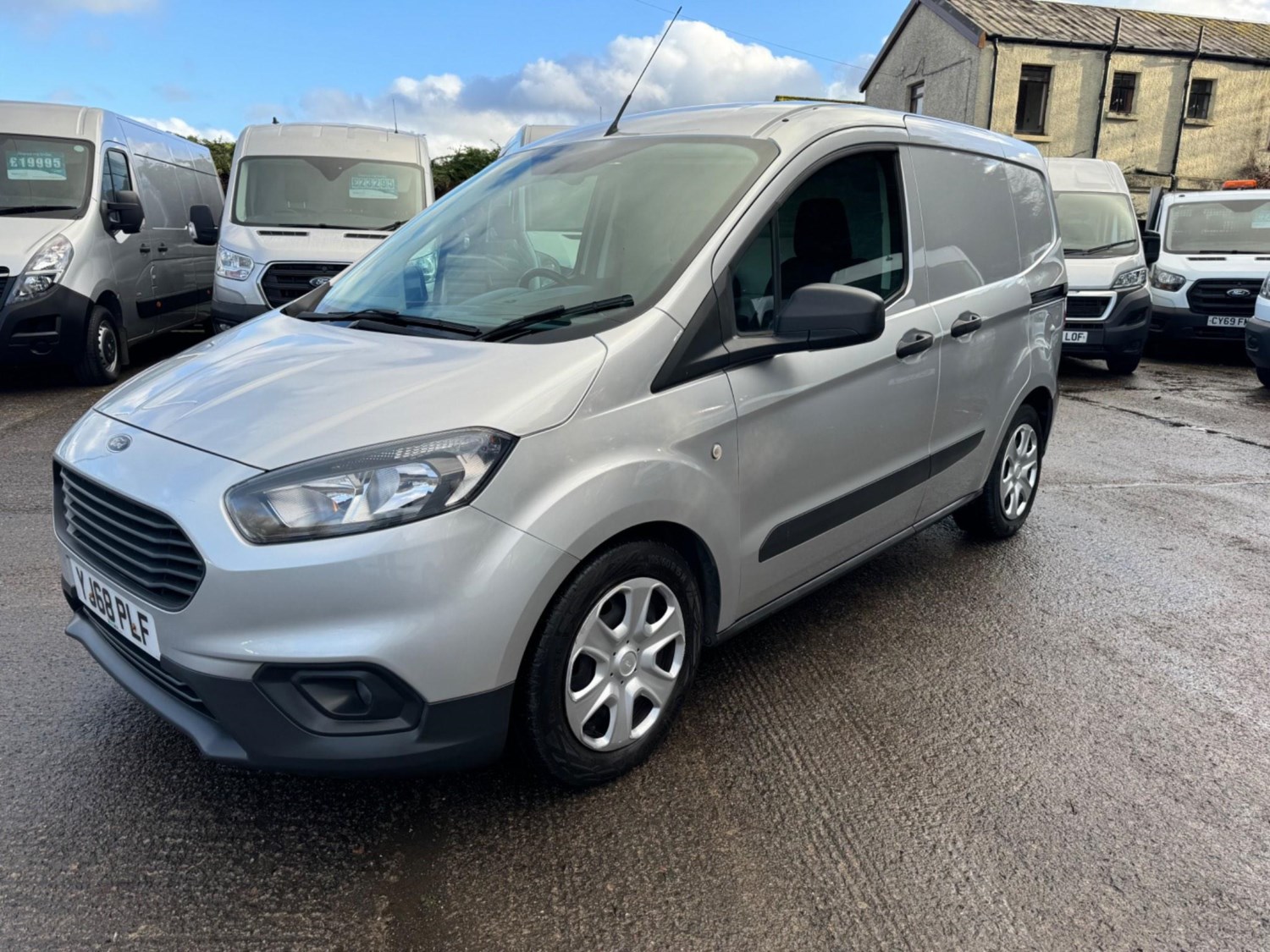 Ford Transit Courier Listing Image