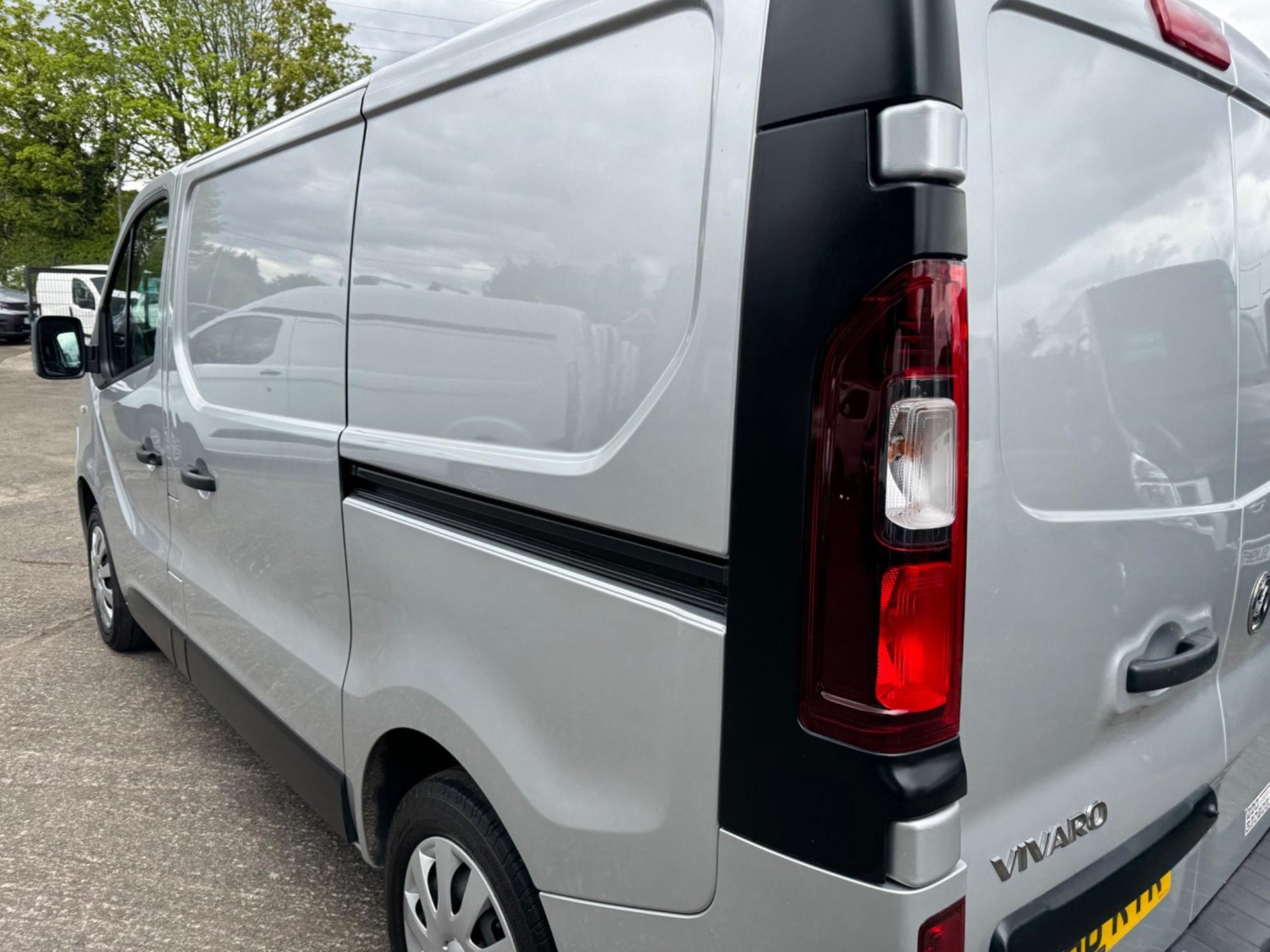 Vauxhall Vivaro Listing Image