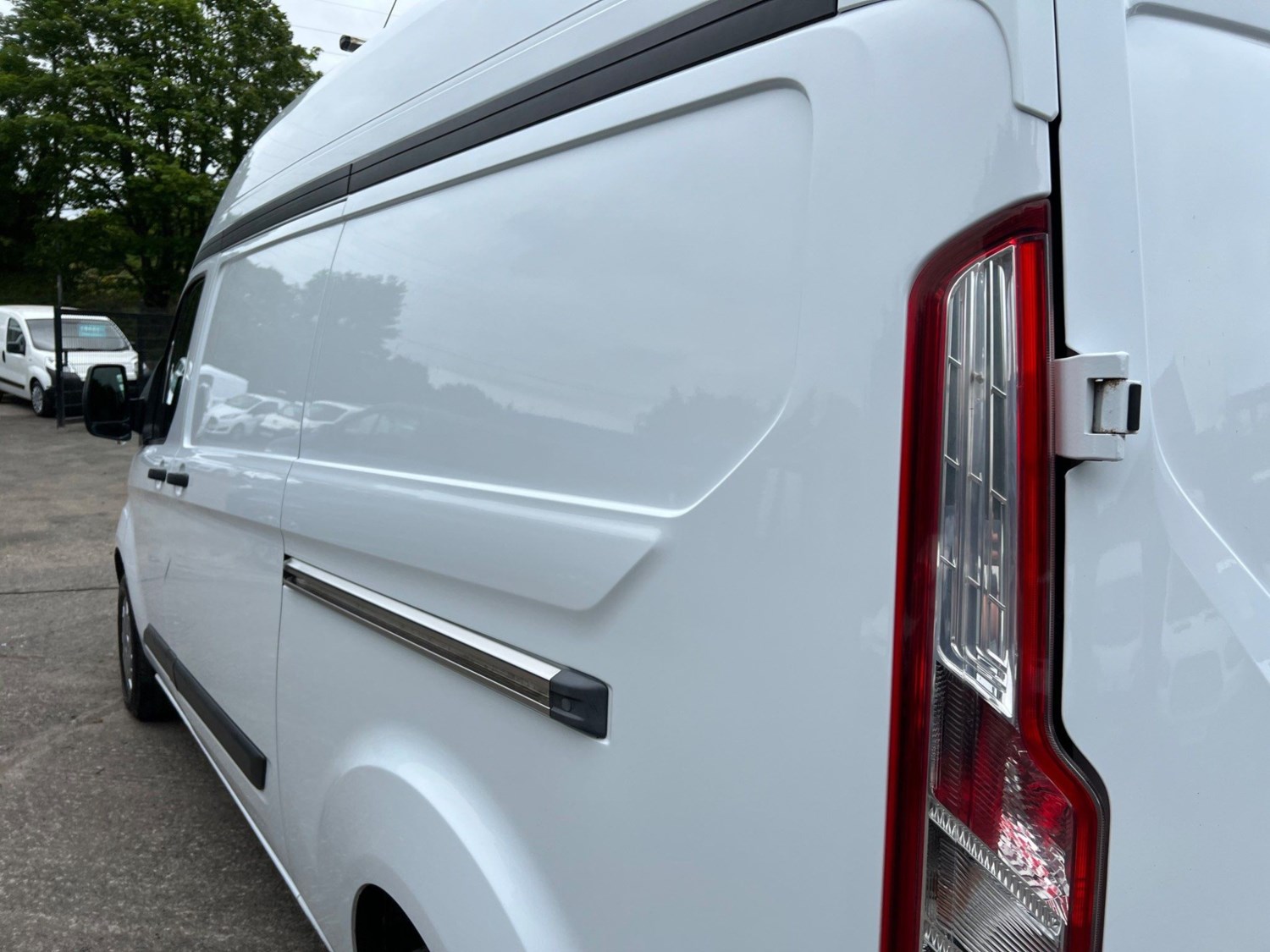 Ford Transit Custom Listing Image