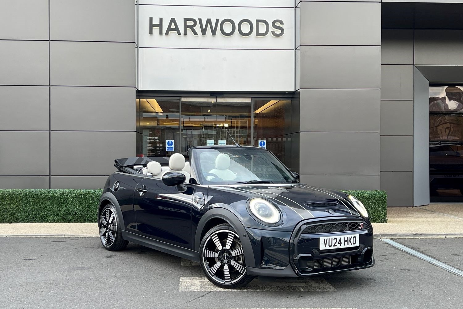 MINI Convertible Listing Image