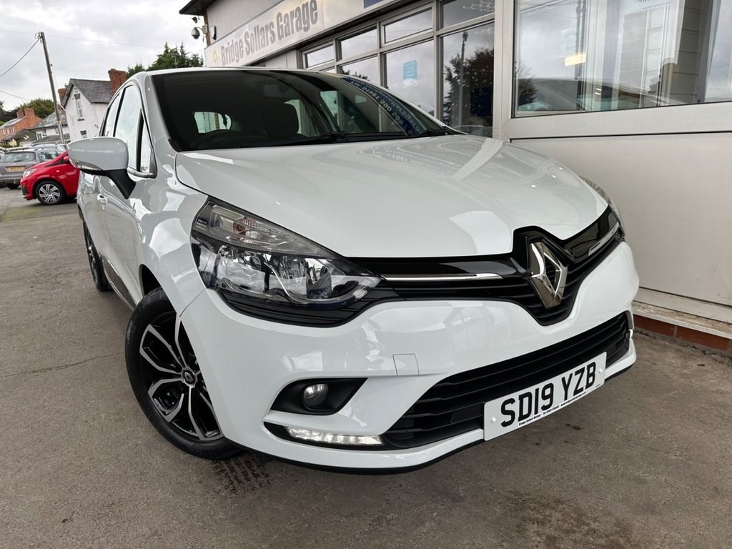 Renault Clio Listing Image