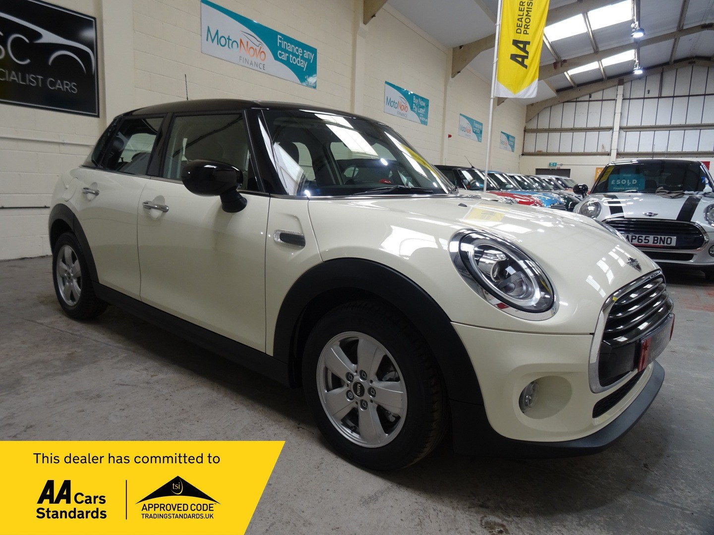 2020 used Mini Hatch 1.5 Cooper Classic II 5dr **ONLY 21000 MILES FROM NEW**