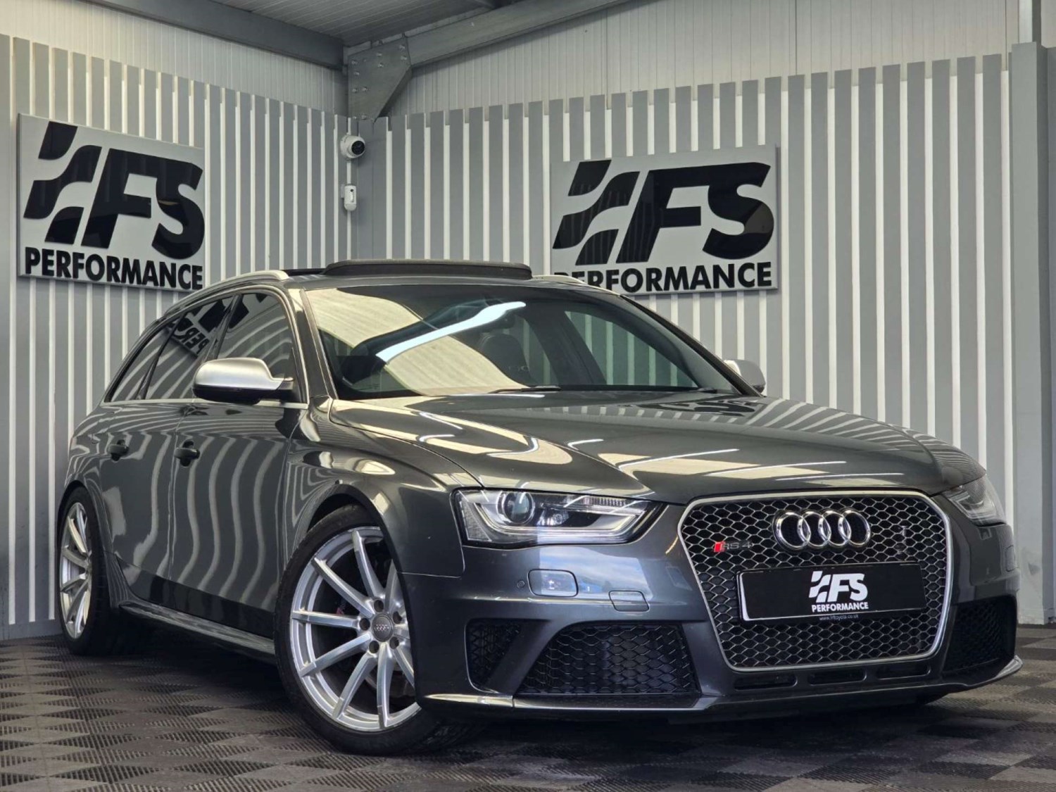 Audi RS4 Listing Image