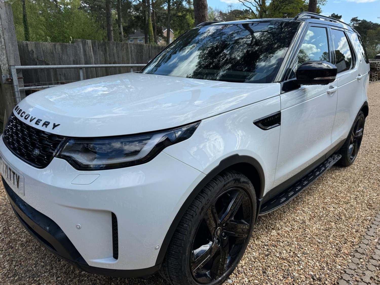 Land Rover Discovery Listing Image