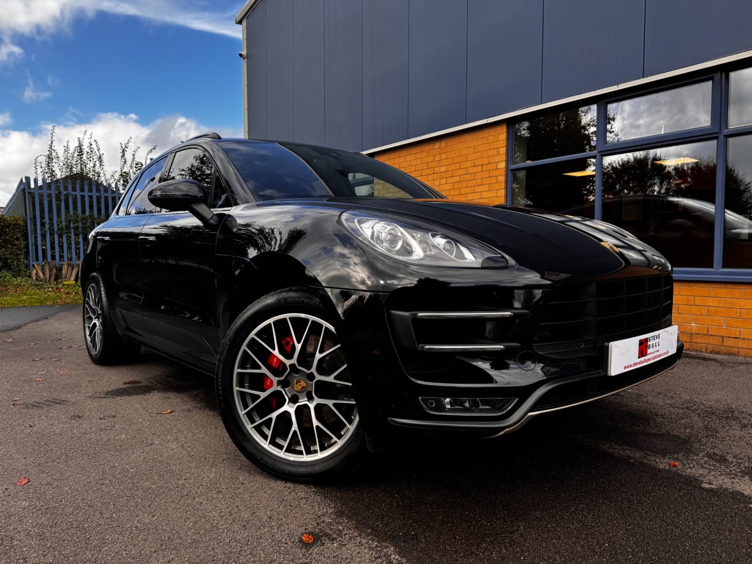 Porsche Macan Listing Image