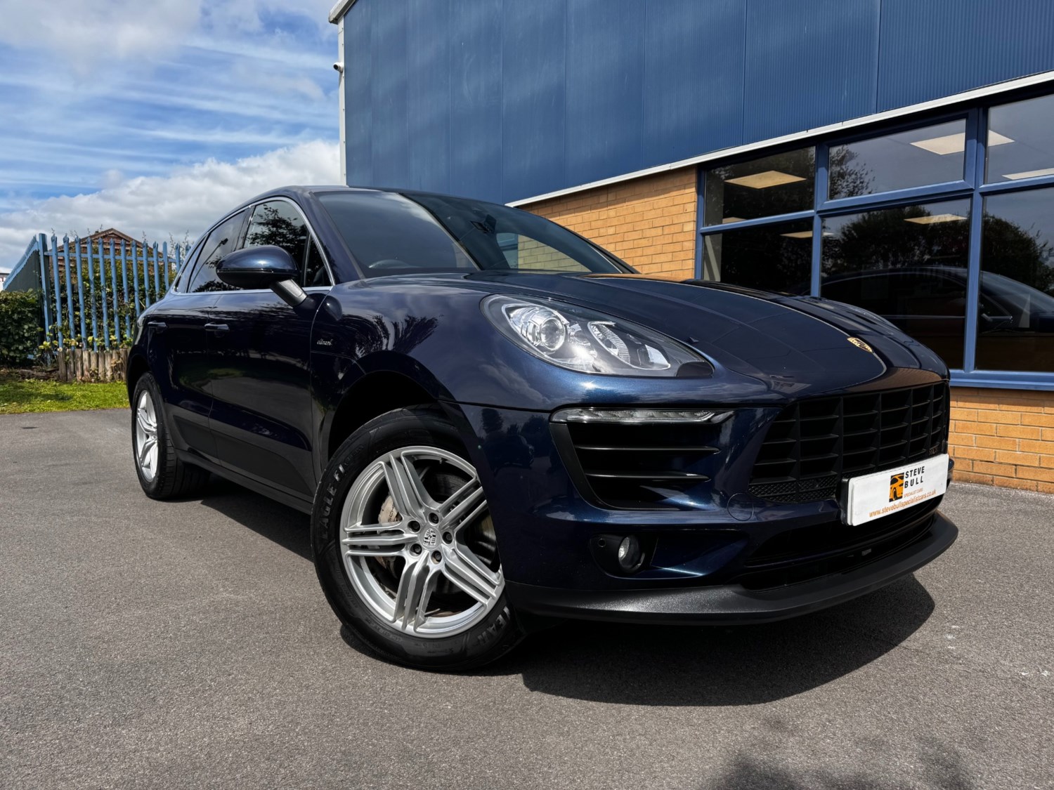 Porsche Macan Listing Image