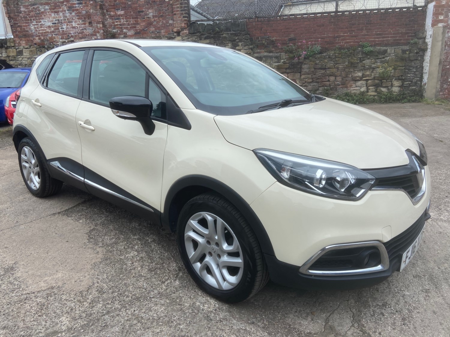 Renault Captur Listing Image