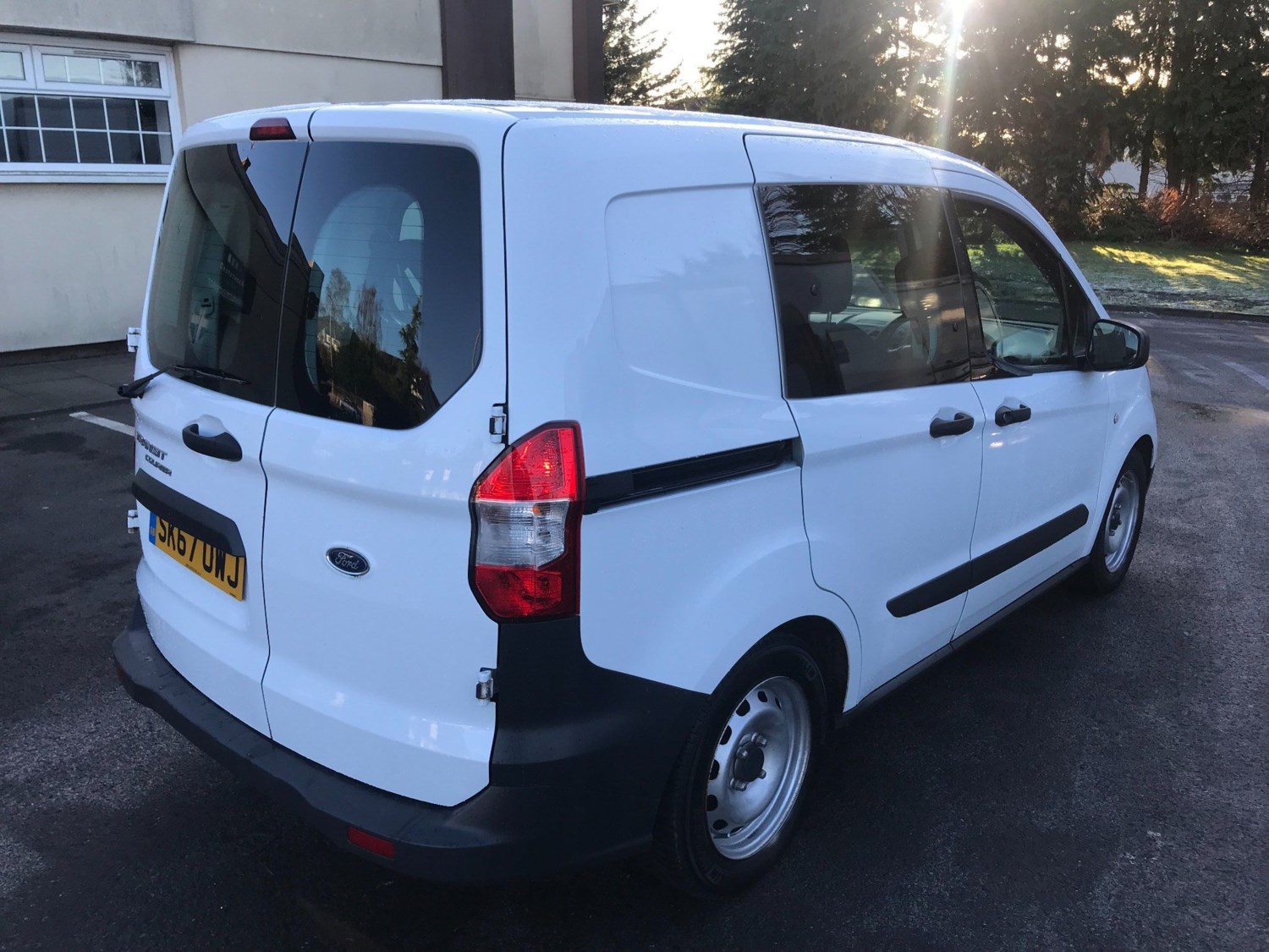 Ford Transit Courier Listing Image