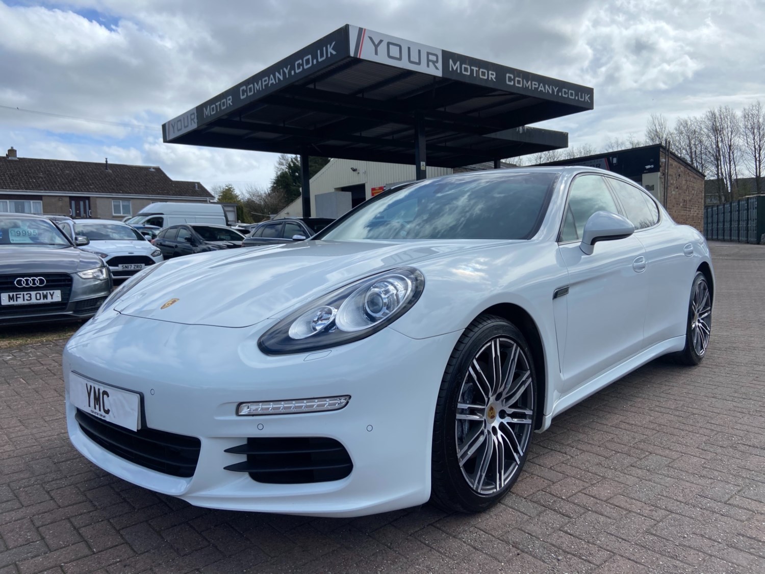 Porsche Panamera Listing Image