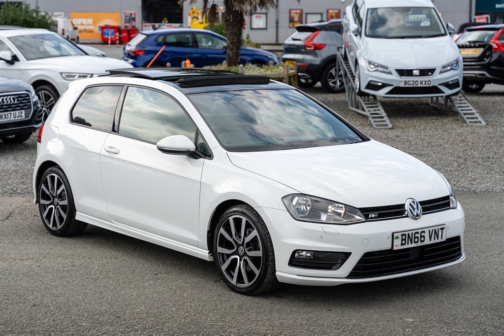 Volkswagen Golf Listing Image