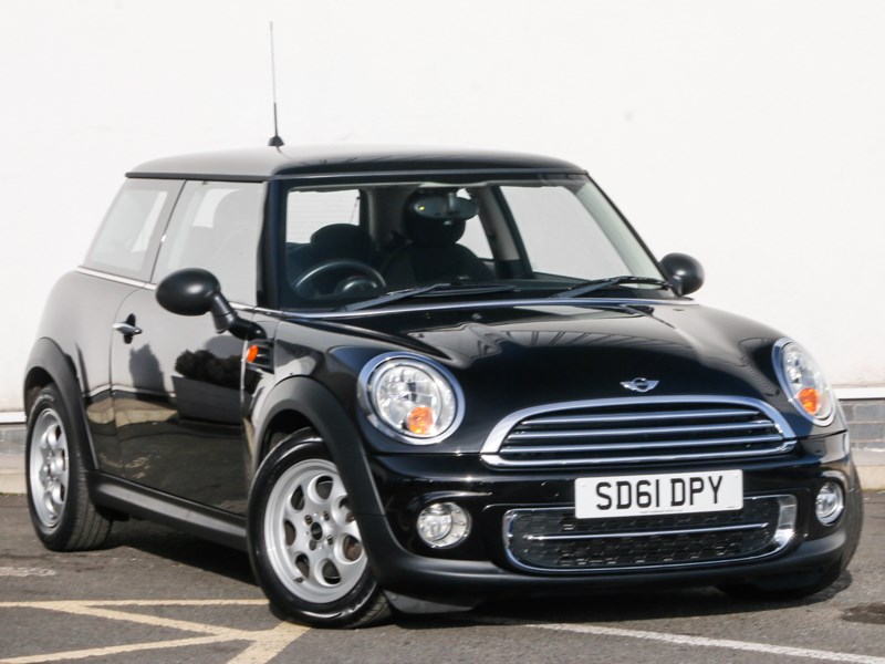 MINI Hatch Listing Image