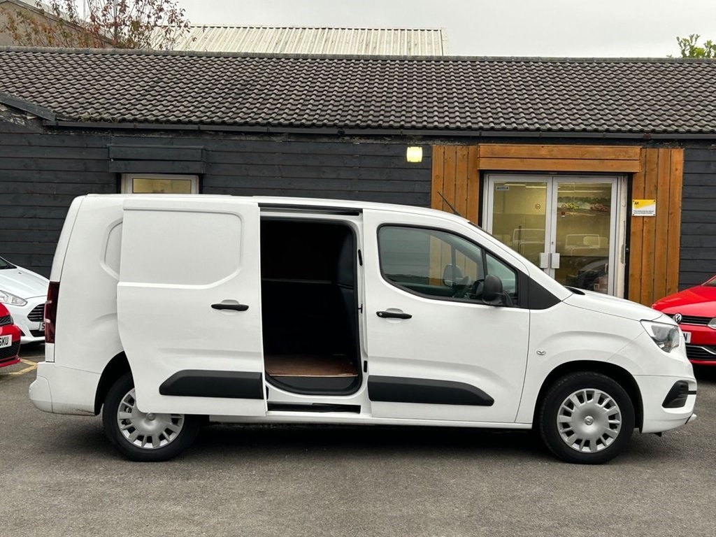 Vauxhall Combo Listing Image