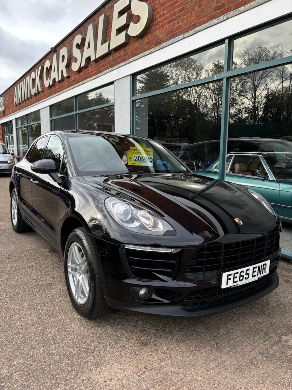 Porsche Macan Listing Image