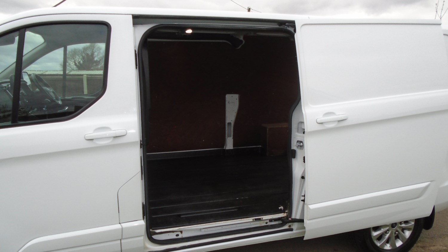 Ford Transit Custom Listing Image